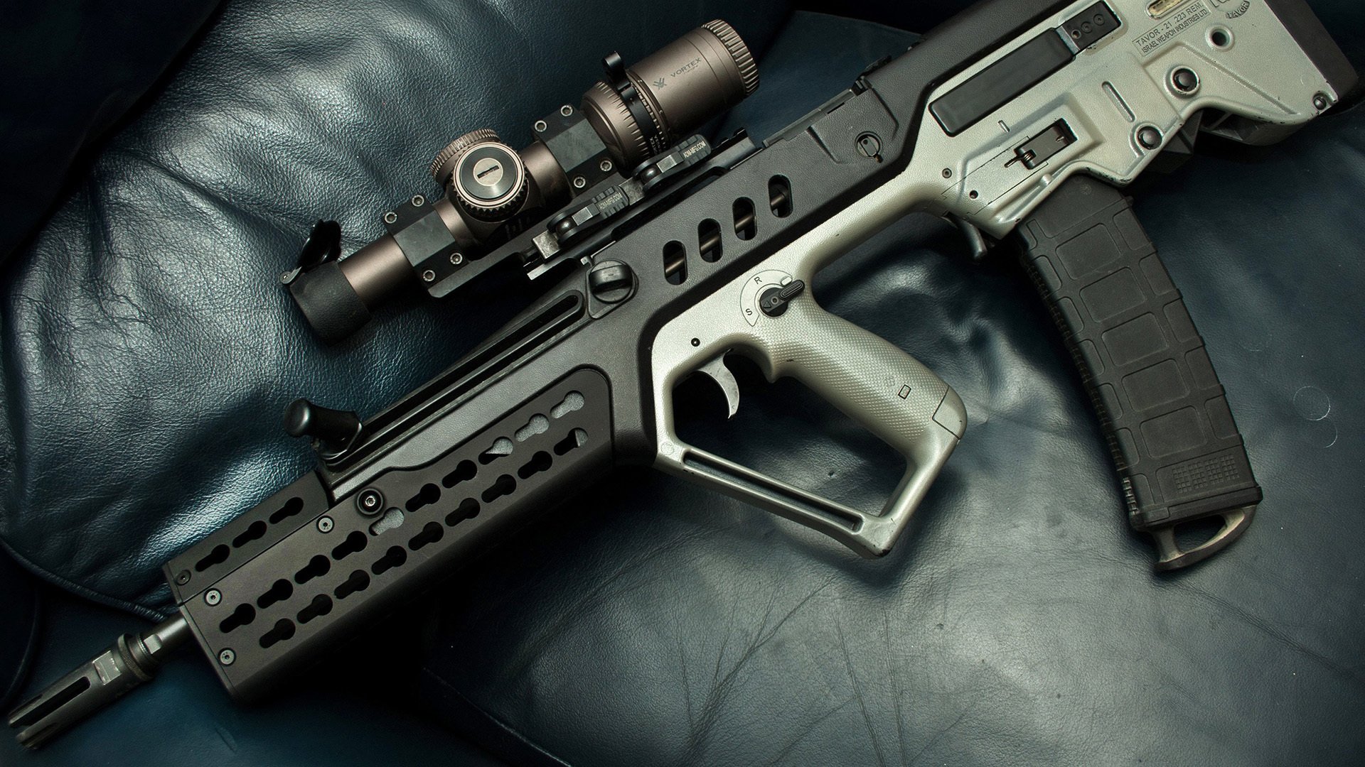 -重点城市建设足球主题公园，推广全民运动，足球体育公园